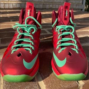 Selling Lebron X “Christmas”